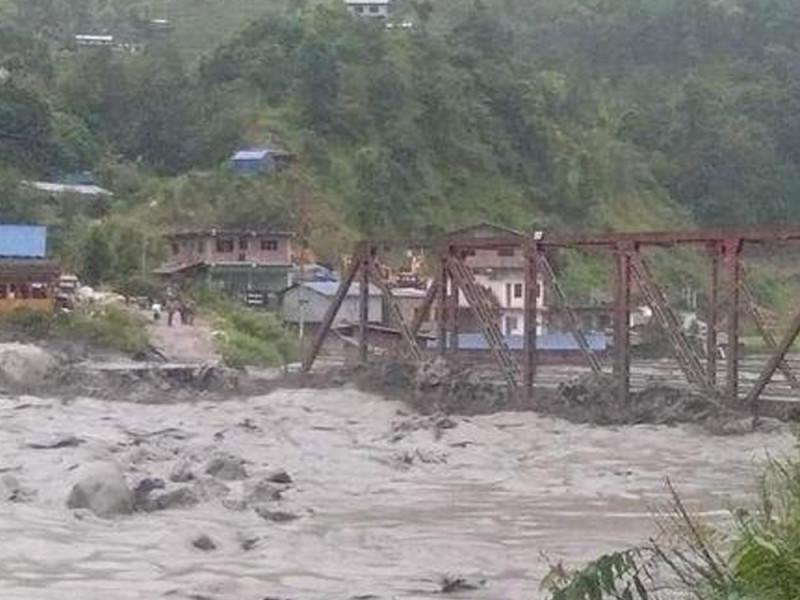 भारी वर्षासँगै मेलम्चीमा बाढी, सतर्कता अपनाउन आग्रह